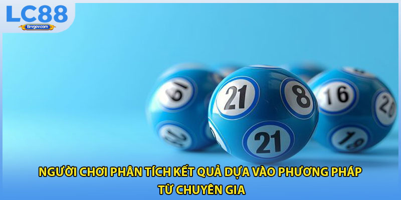 Người chơi phân tích kết quả dựa vào phương pháp từ chuyên gia